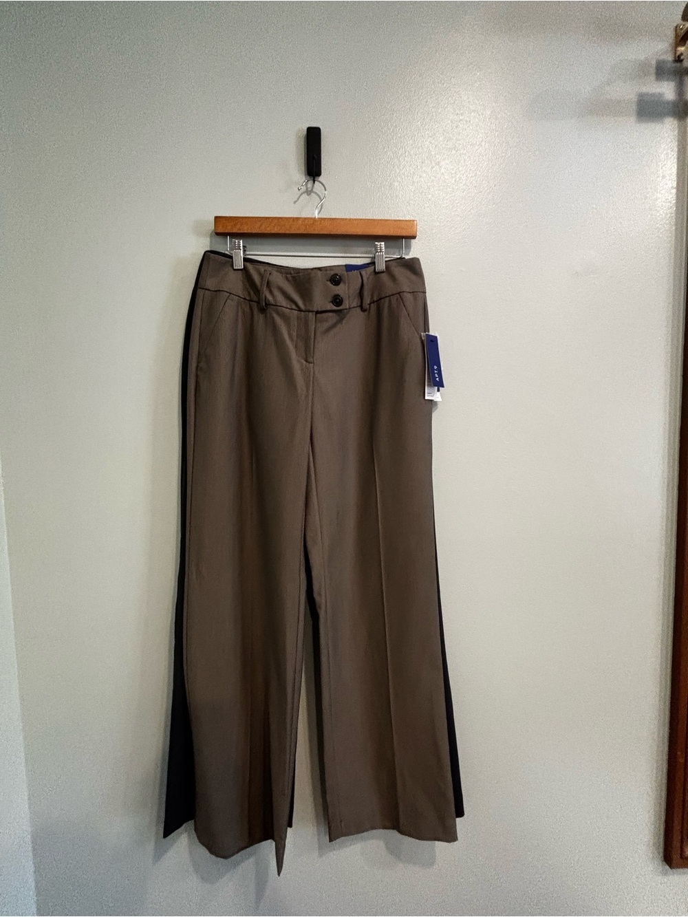 Apt 9. NWT 6 Wide Leg Trousers Bundle in Grey and Tan